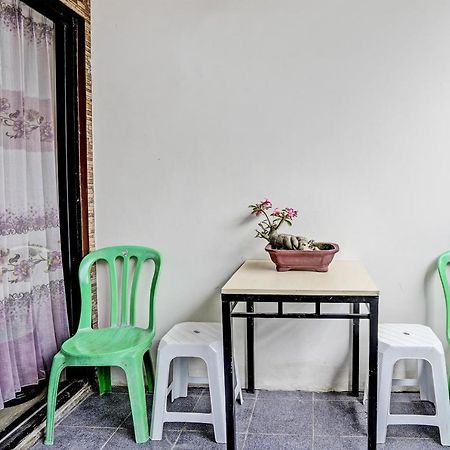 Oyo 92435 Sunlo Cozy Home Family Homestay Syariah Сурабая Екстериор снимка