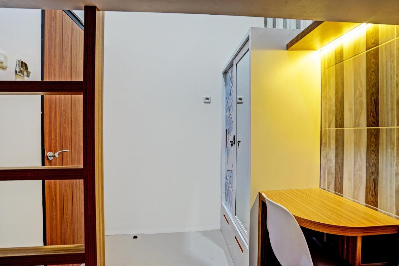 Oyo 92435 Sunlo Cozy Home Family Homestay Syariah Сурабая Екстериор снимка