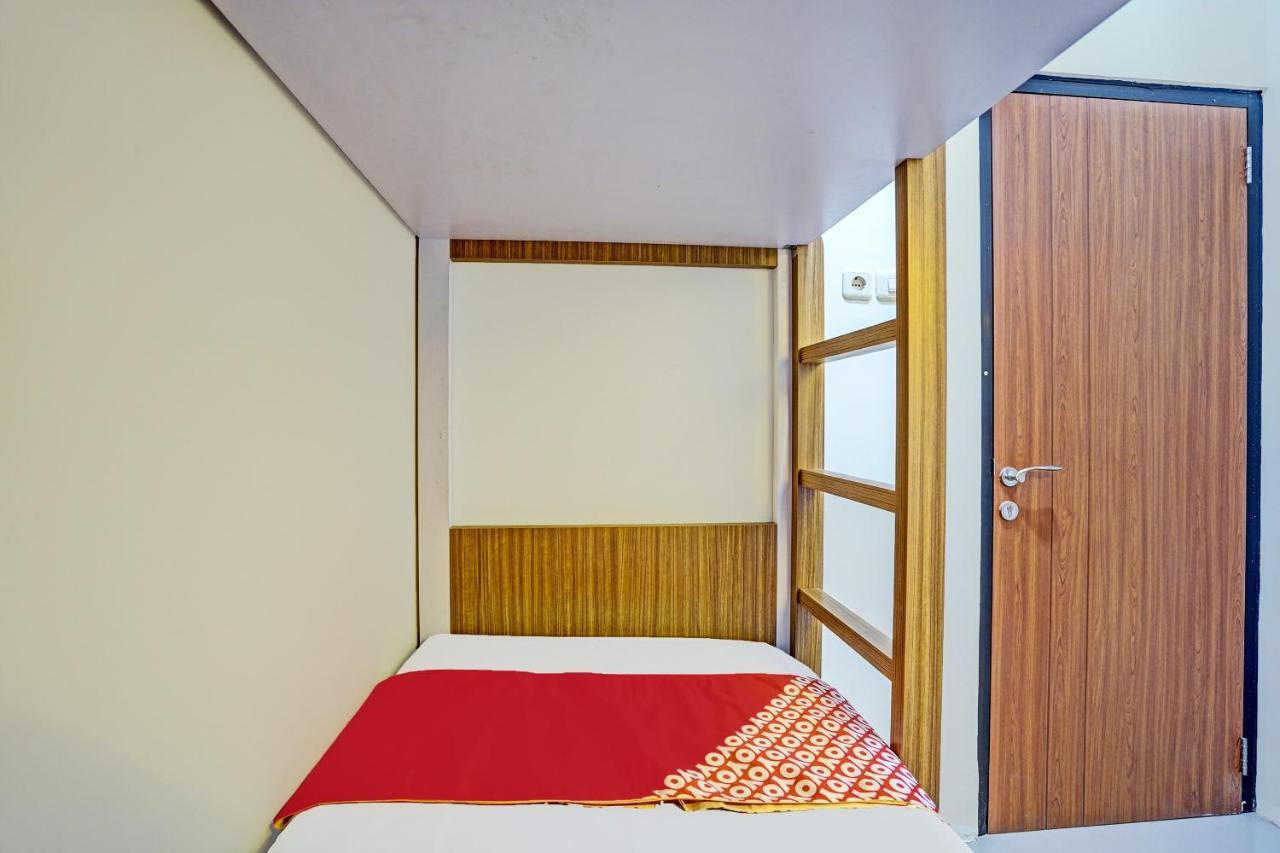 Oyo 92435 Sunlo Cozy Home Family Homestay Syariah Сурабая Екстериор снимка