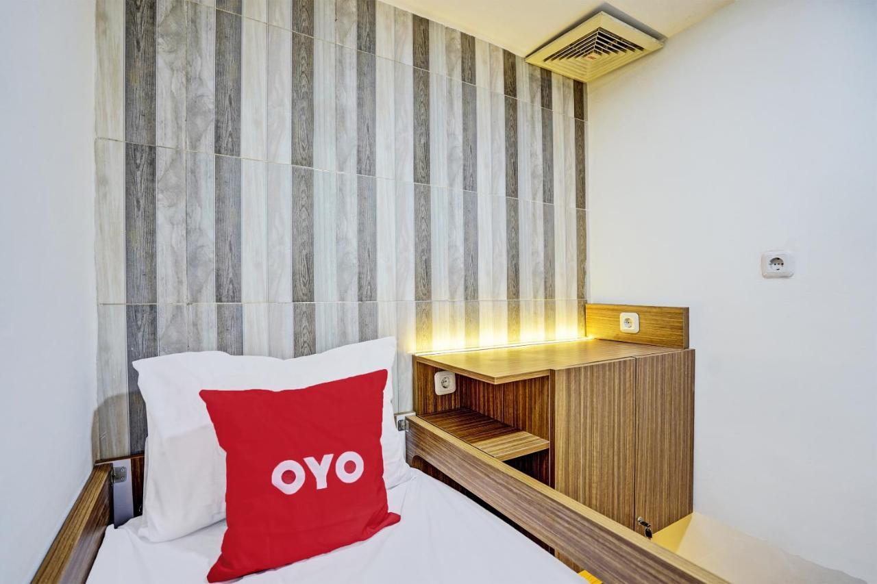 Oyo 92435 Sunlo Cozy Home Family Homestay Syariah Сурабая Екстериор снимка