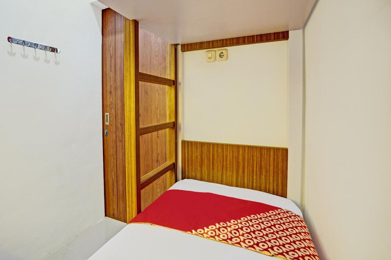 Oyo 92435 Sunlo Cozy Home Family Homestay Syariah Сурабая Екстериор снимка