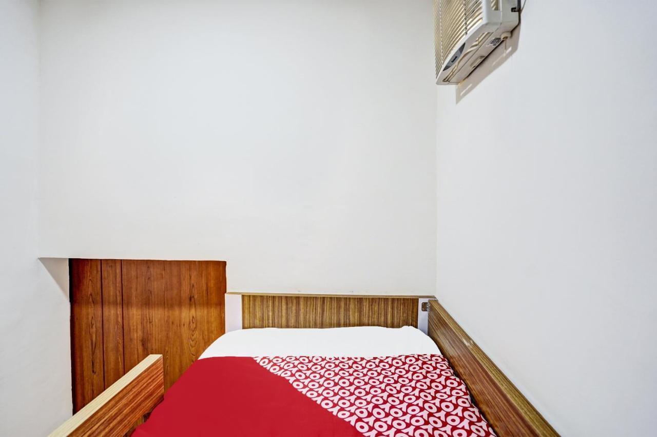 Oyo 92435 Sunlo Cozy Home Family Homestay Syariah Сурабая Екстериор снимка