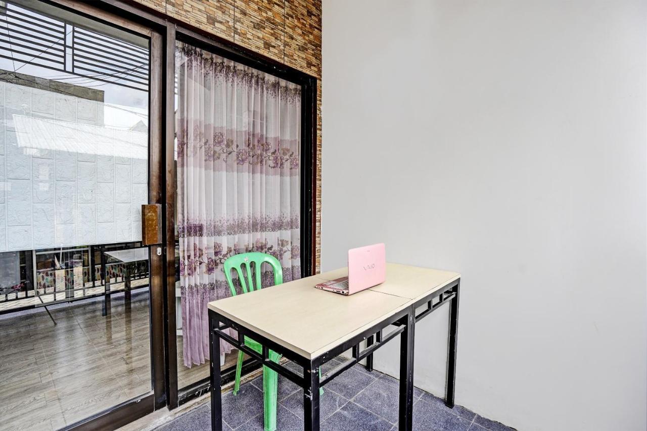 Oyo 92435 Sunlo Cozy Home Family Homestay Syariah Сурабая Екстериор снимка